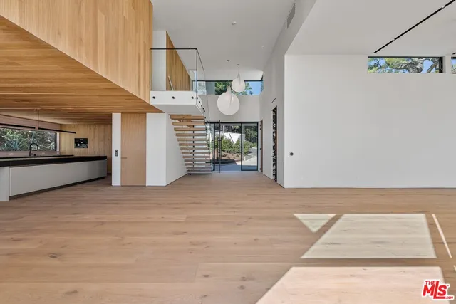 $48,000 | 2501 Banyan Drive, Los Angeles, CA 90049