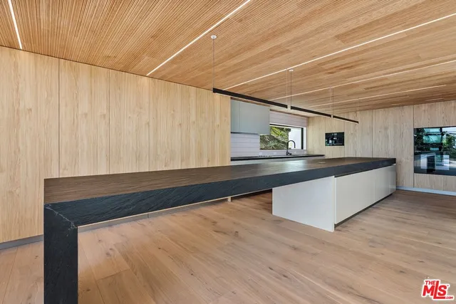 $48,000 | 2501 Banyan Drive, Los Angeles, CA 90049