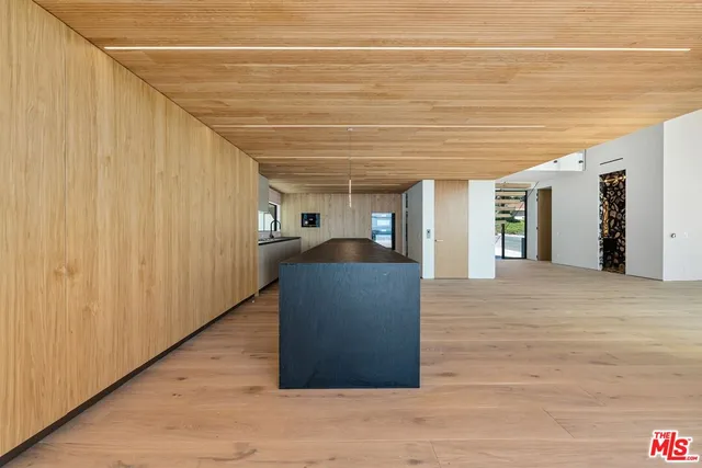 $48,000 | 2501 Banyan Drive, Los Angeles, CA 90049