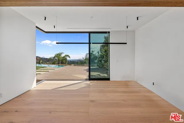 $48,000 | 2501 Banyan Drive, Los Angeles, CA 90049