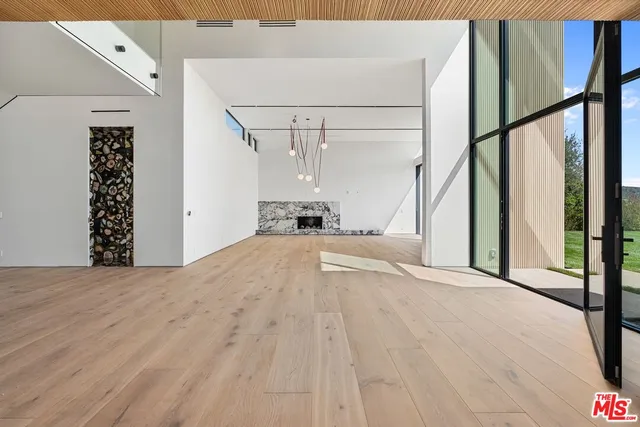 $48,000 | 2501 Banyan Drive, Los Angeles, CA 90049