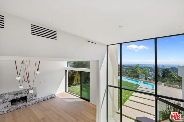 $48,000 | 2501 Banyan Drive, Los Angeles, CA 90049