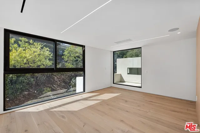 $48,000 | 2501 Banyan Drive, Los Angeles, CA 90049