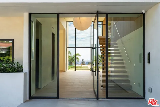 $48,000 | 2501 Banyan Drive, Los Angeles, CA 90049