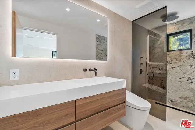 $48,000 | 2501 Banyan Drive, Los Angeles, CA 90049