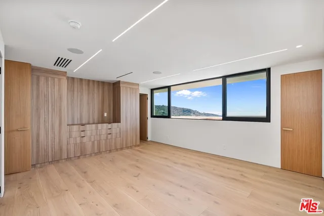 $48,000 | 2501 Banyan Drive, Los Angeles, CA 90049