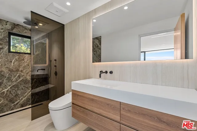 $48,000 | 2501 Banyan Drive, Los Angeles, CA 90049