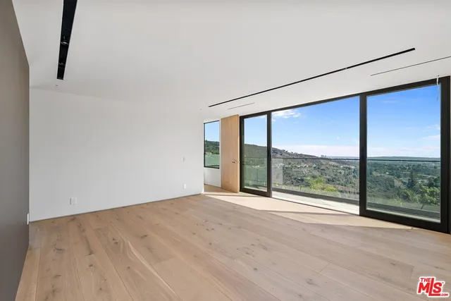 $48,000 | 2501 Banyan Drive, Los Angeles, CA 90049