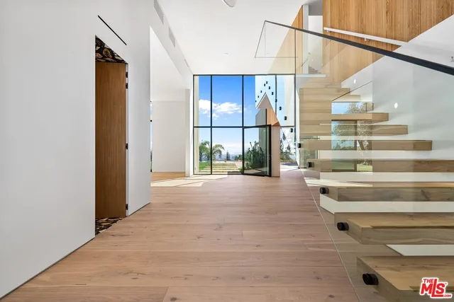 $48,000 | 2501 Banyan Drive, Los Angeles, CA 90049