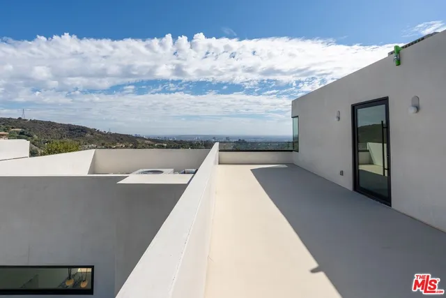 $48,000 | 2501 Banyan Drive, Los Angeles, CA 90049