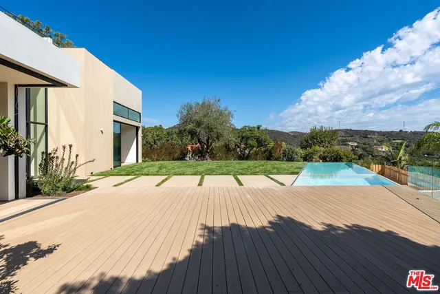 $48,000 | 2501 Banyan Drive, Los Angeles, CA 90049