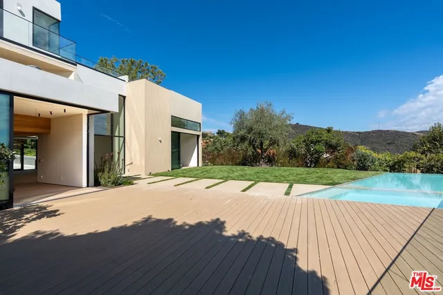 $48,000 | 2501 Banyan Drive, Los Angeles, CA 90049