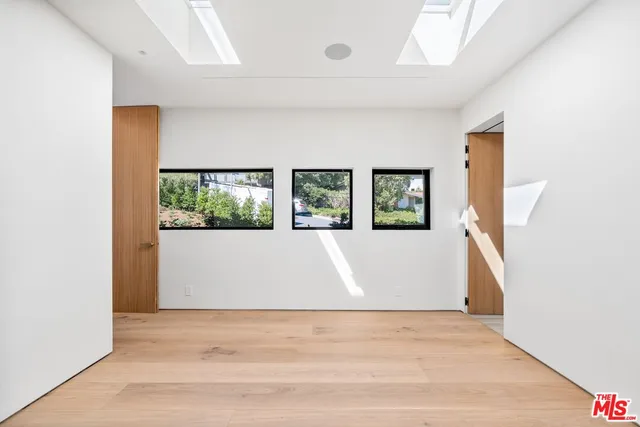 $48,000 | 2501 Banyan Drive, Los Angeles, CA 90049