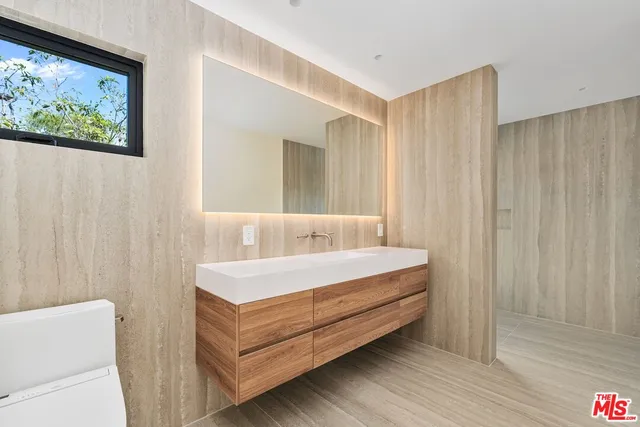 $48,000 | 2501 Banyan Drive, Los Angeles, CA 90049