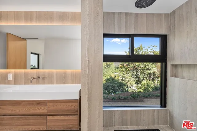 $48,000 | 2501 Banyan Drive, Los Angeles, CA 90049