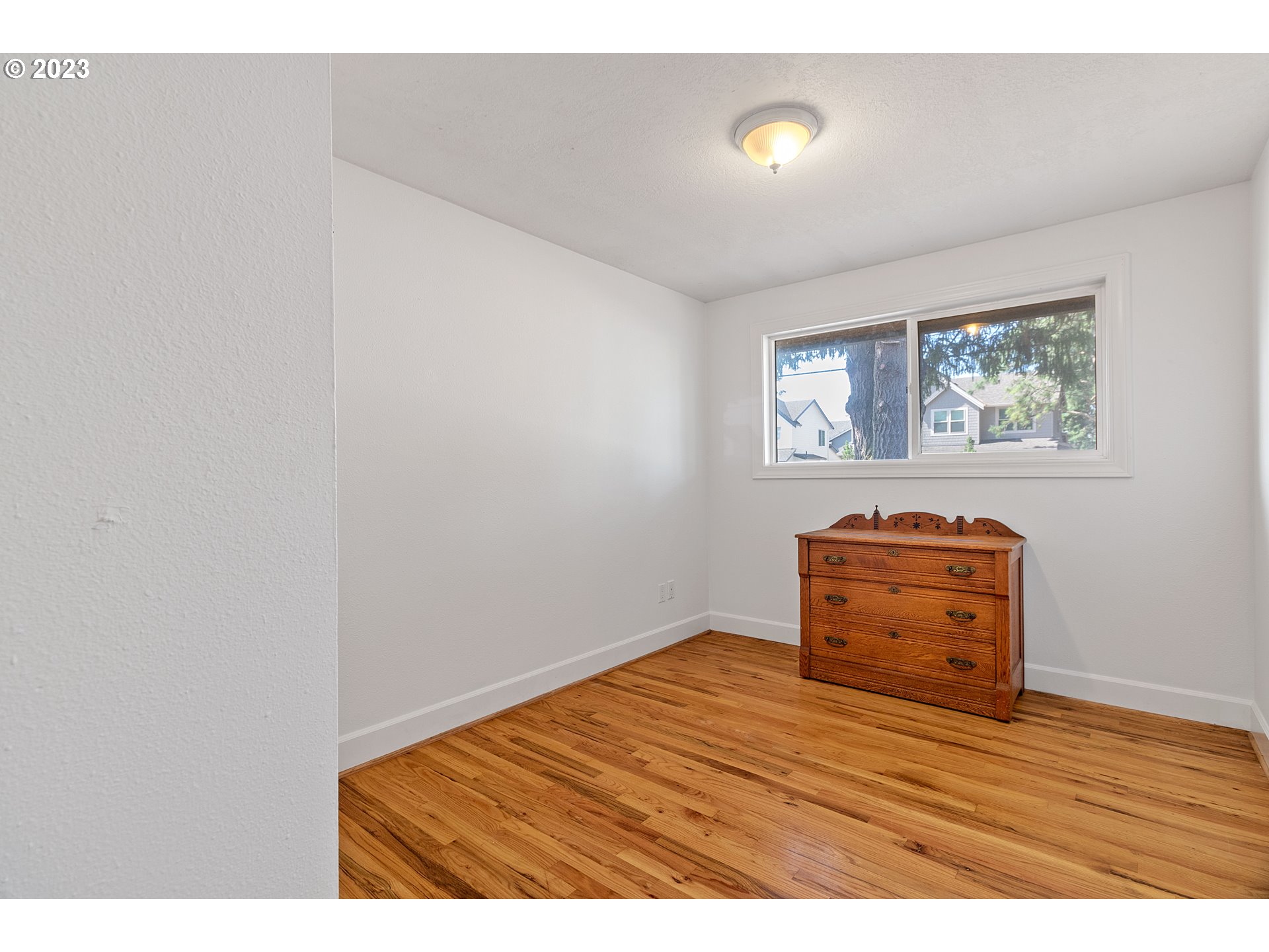 19600 Leland Road Oregon City, OR 97045 - Photo 18 of 34 a view of a room with wooden floor and cabinet