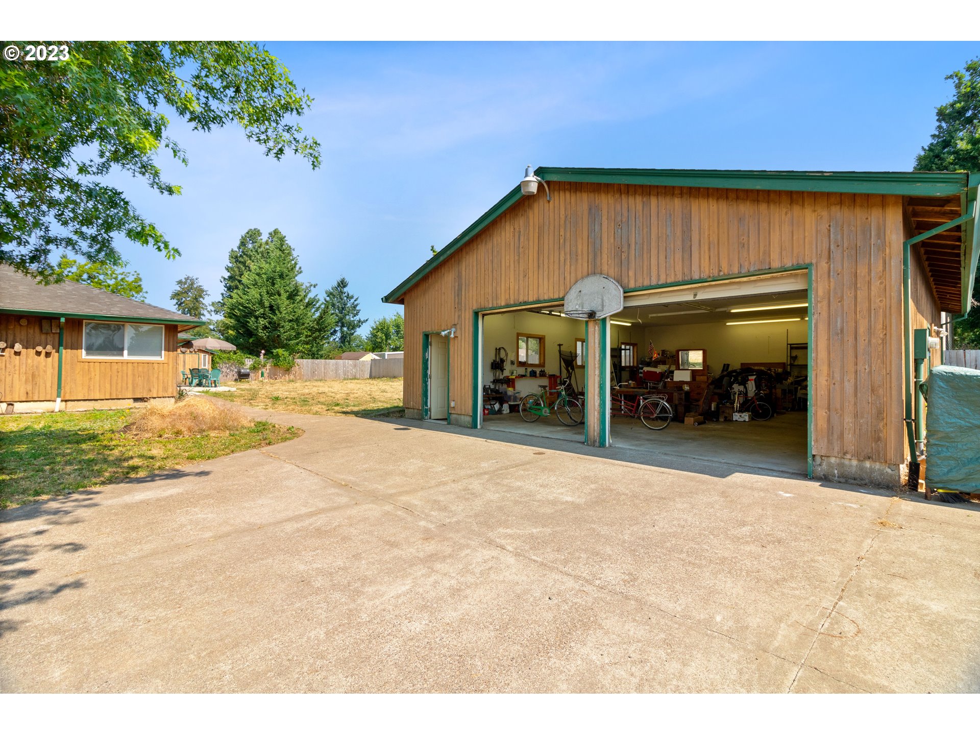 19600 Leland Road Oregon City, OR 97045 - Photo 28 of 34 a view of outdoor space and yard