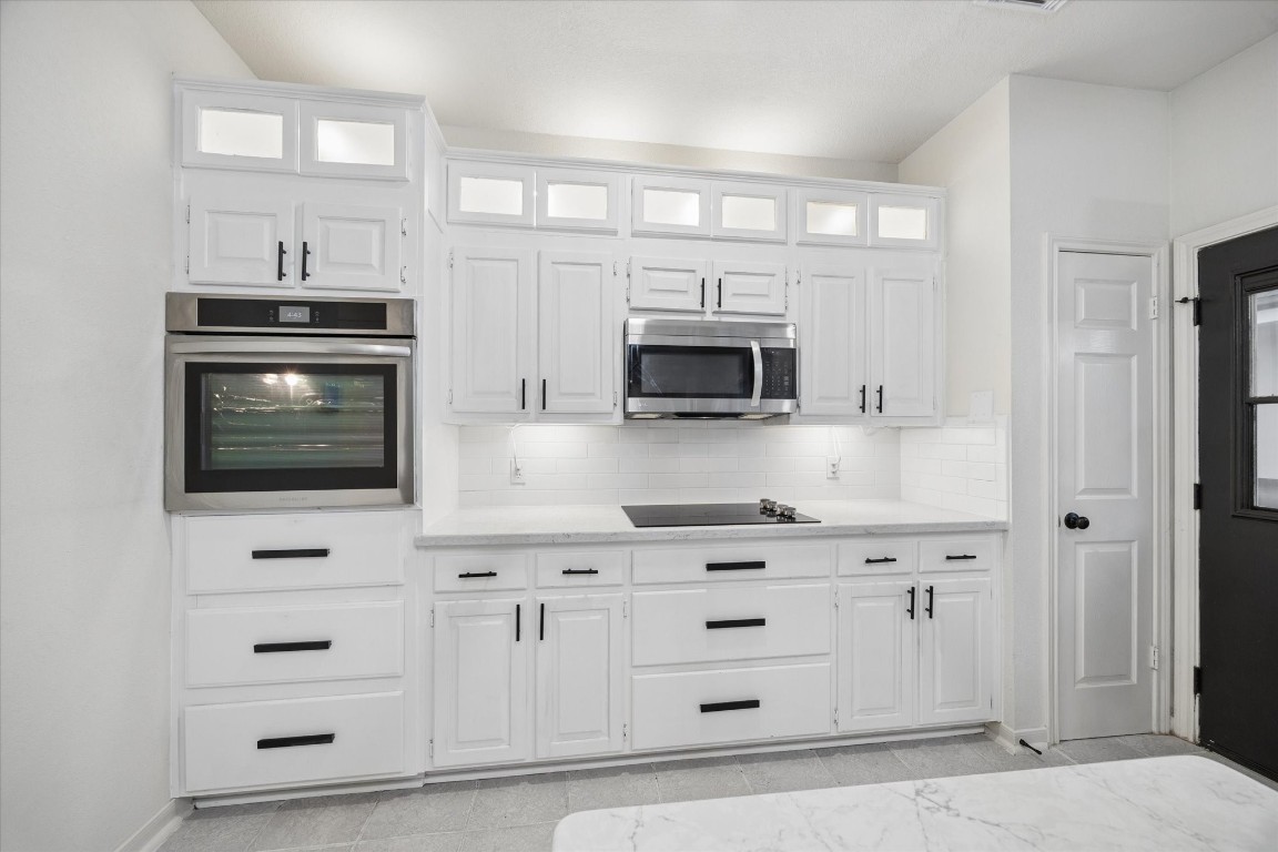 4419 3 Rivers Drive Sugar Land, TX 77478 - Photo 14 of 33 a kitchen with white cabinets and appliances