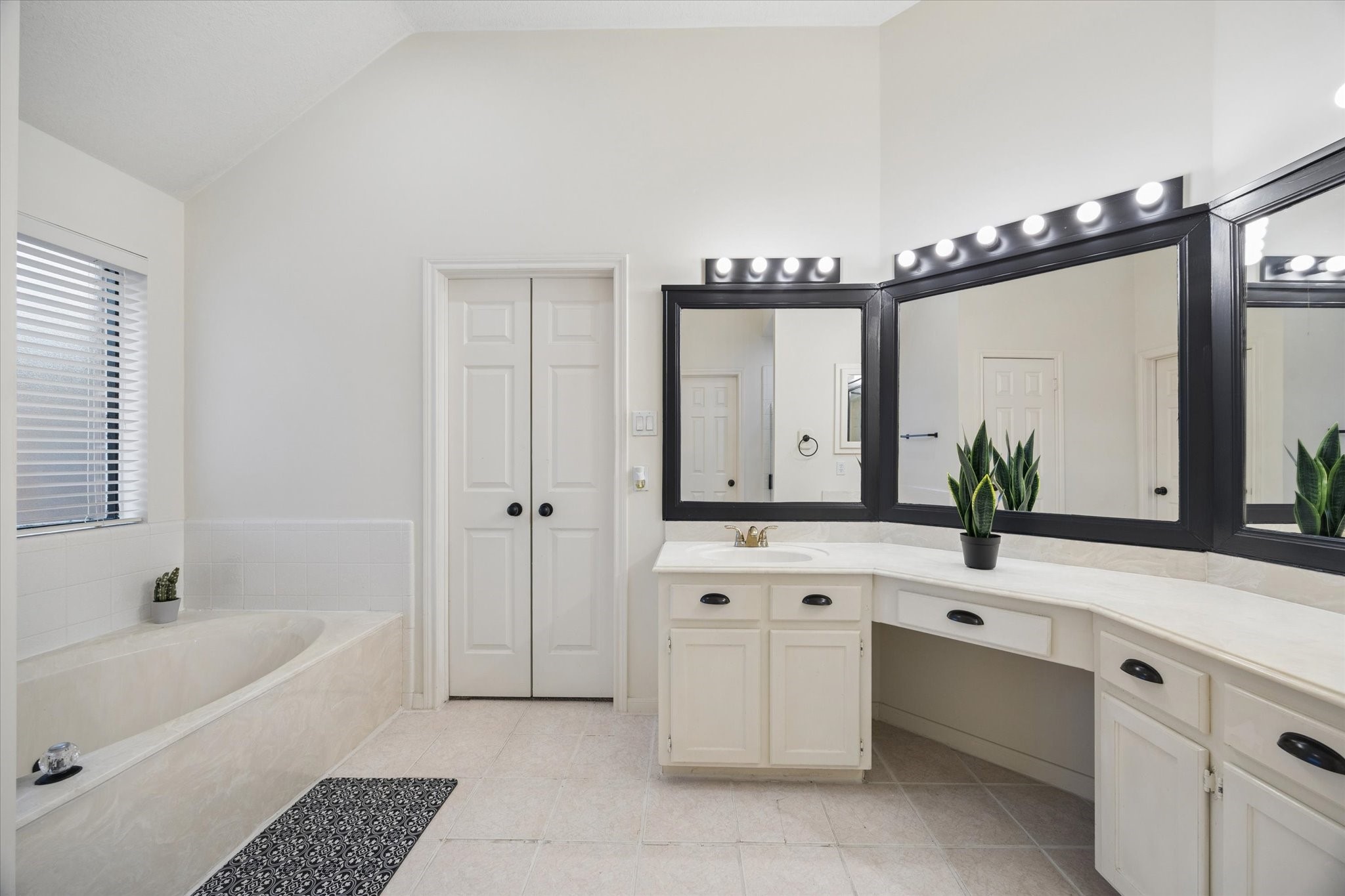 4419 3 Rivers Drive Sugar Land, TX 77478 - Photo 19 of 33 a bathroom with a bathtub a double vanity sink and mirror