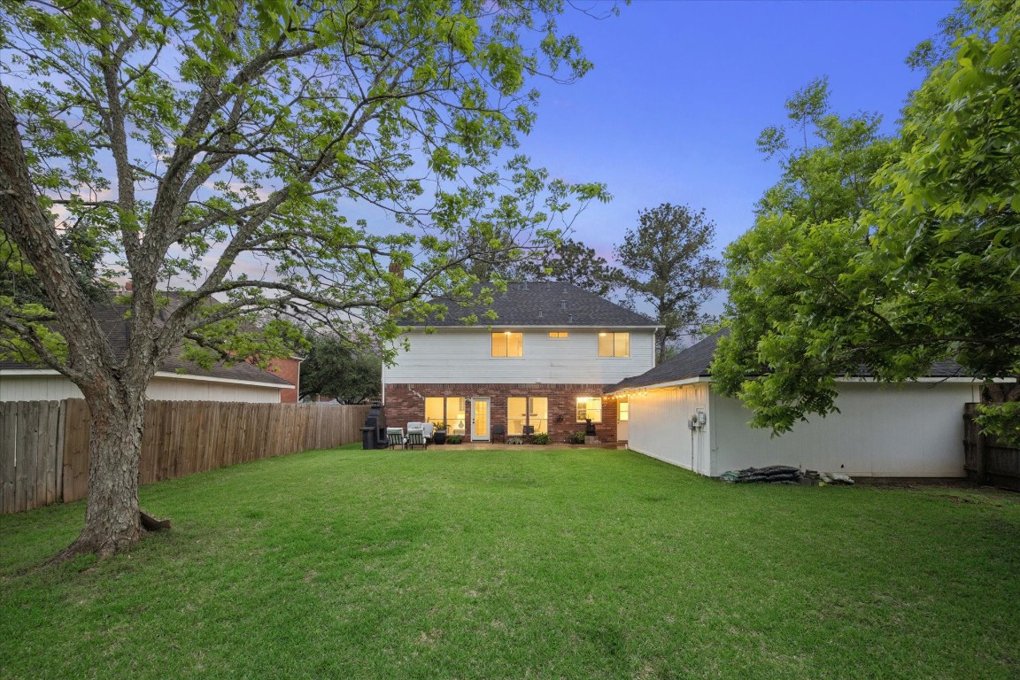 4419 3 Rivers Drive Sugar Land, TX 77478 - Photo 28 of 33 a front view of a house with garden