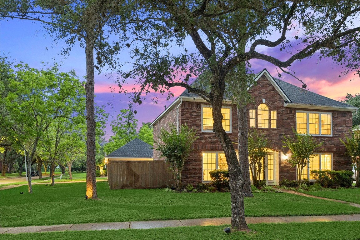 4419 3 Rivers Drive Sugar Land, TX 77478 - Photo 32 of 33 a front view of a house with a yard