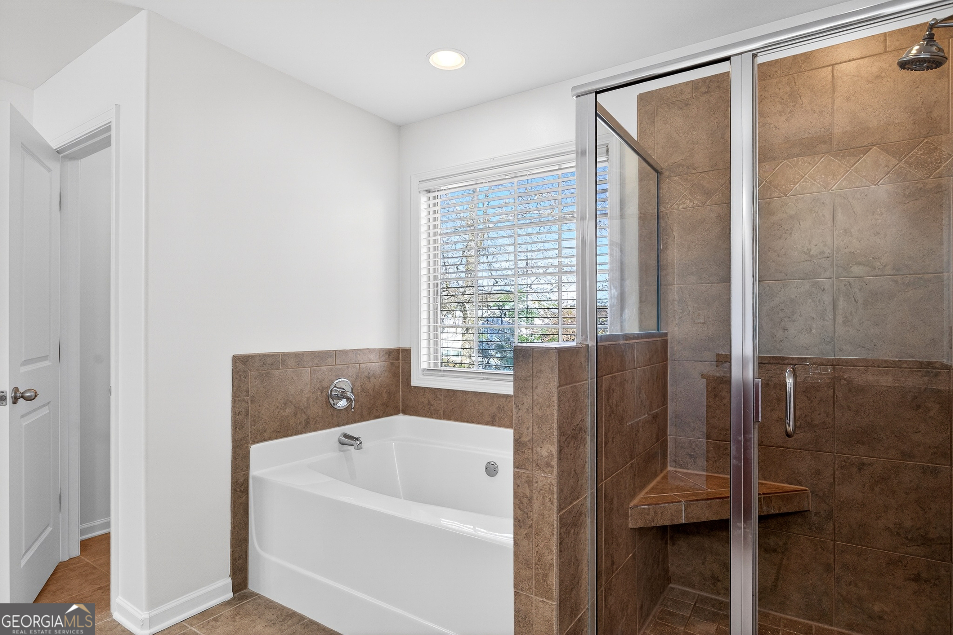 167 Cliffhaven Circle Newnan, GA 30263 - Photo 31 of 47 a bathroom with a bathtub and shower