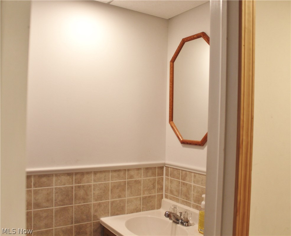 4550 Ridge Road Cleveland, OH 44144 - Photo 28 of 35