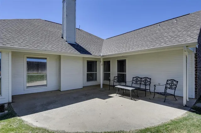 a house view with a outdoor space