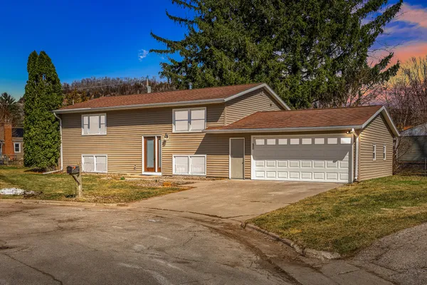 $314,900 | 2401 30th Street South, La Crosse, WI 54601