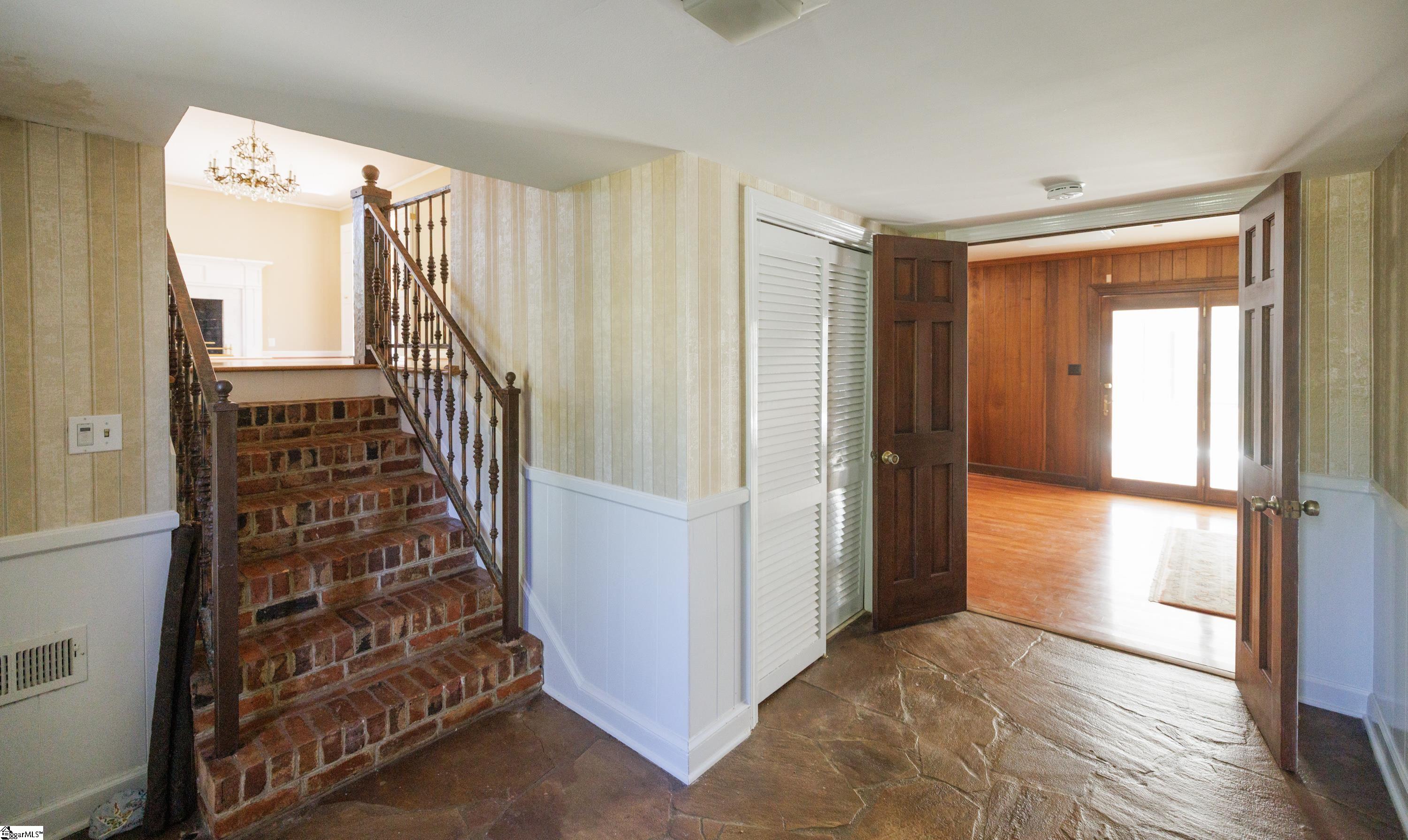 731 Parkins Mill Road Greenville, SC 29607 - Photo 7 of 41