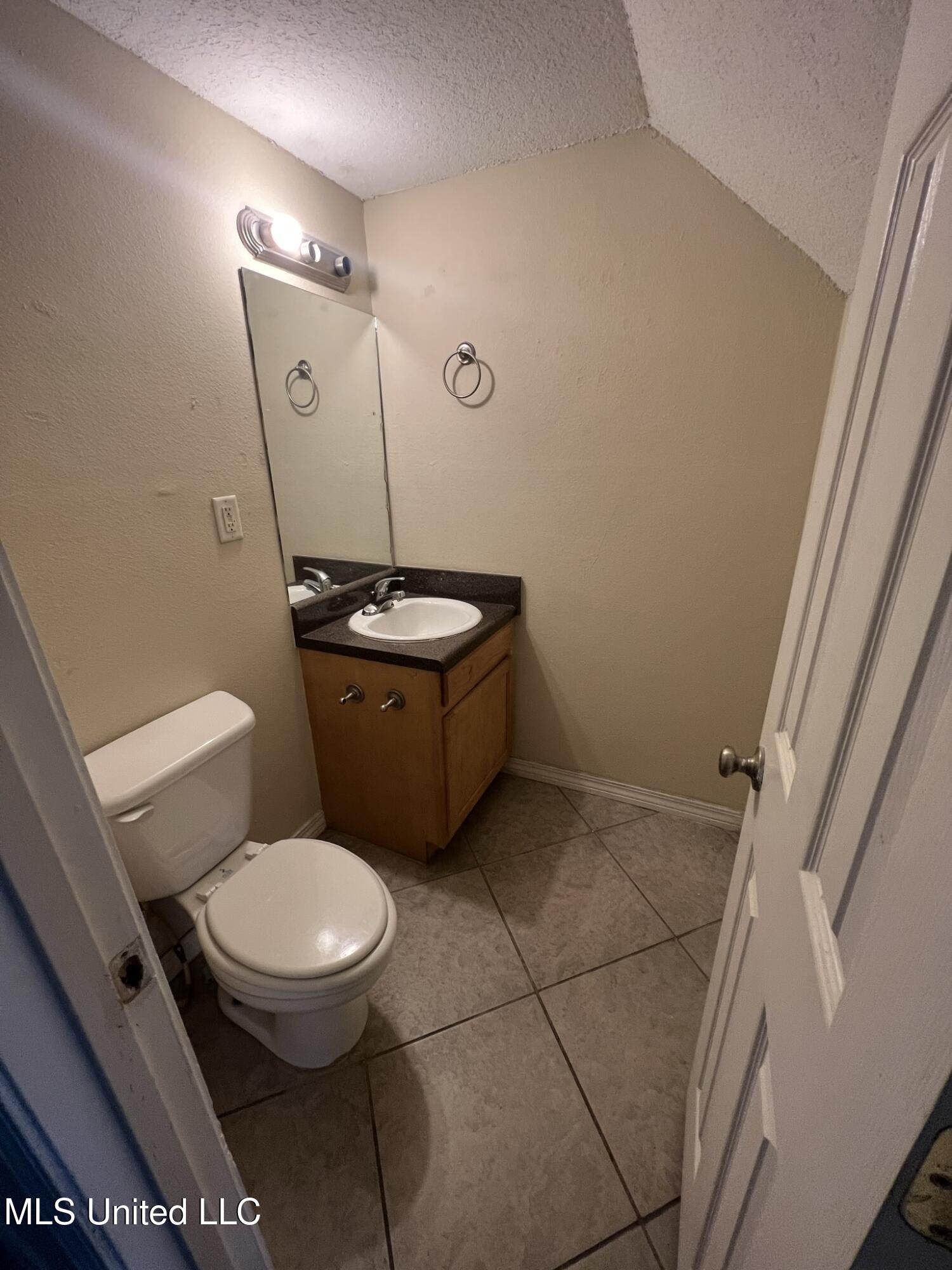 1625 Martin Bluff Road, Unit 47 Gautier, MS 39553 - Photo 4 of 12 IMG_0204