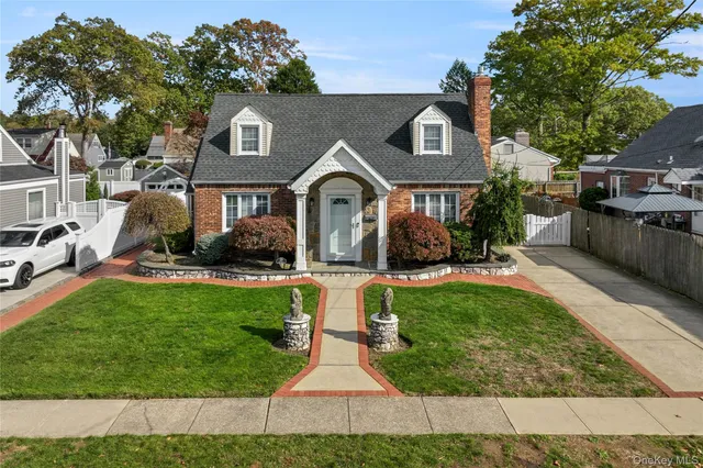 $4,950 | 17 Cedar Drive, Farmingdale, NY 11735