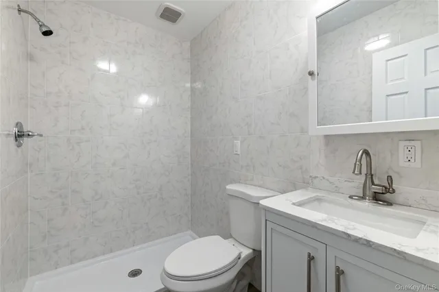 $4,950 | 17 Cedar Drive, Farmingdale, NY 11735