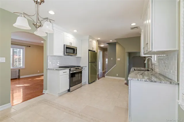 $4,950 | 17 Cedar Drive, Farmingdale, NY 11735