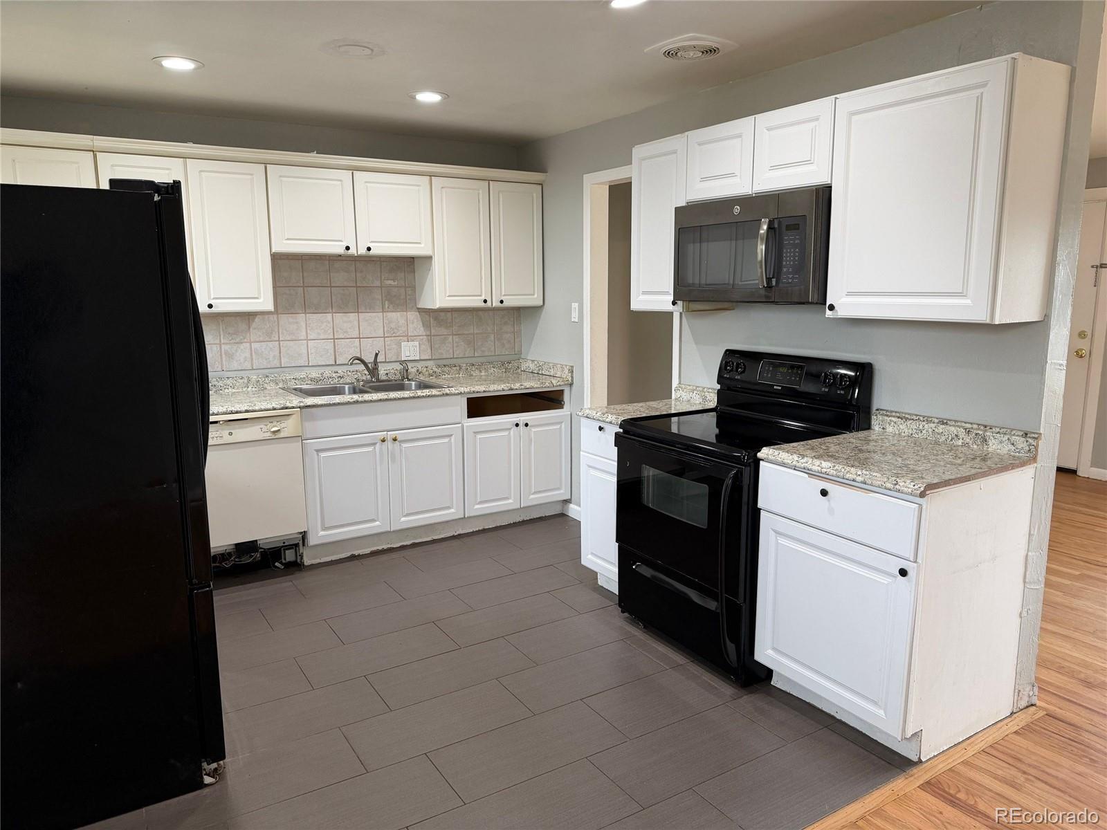 3124 Quari Street Aurora, CO 80011 - Photo 9 of 28