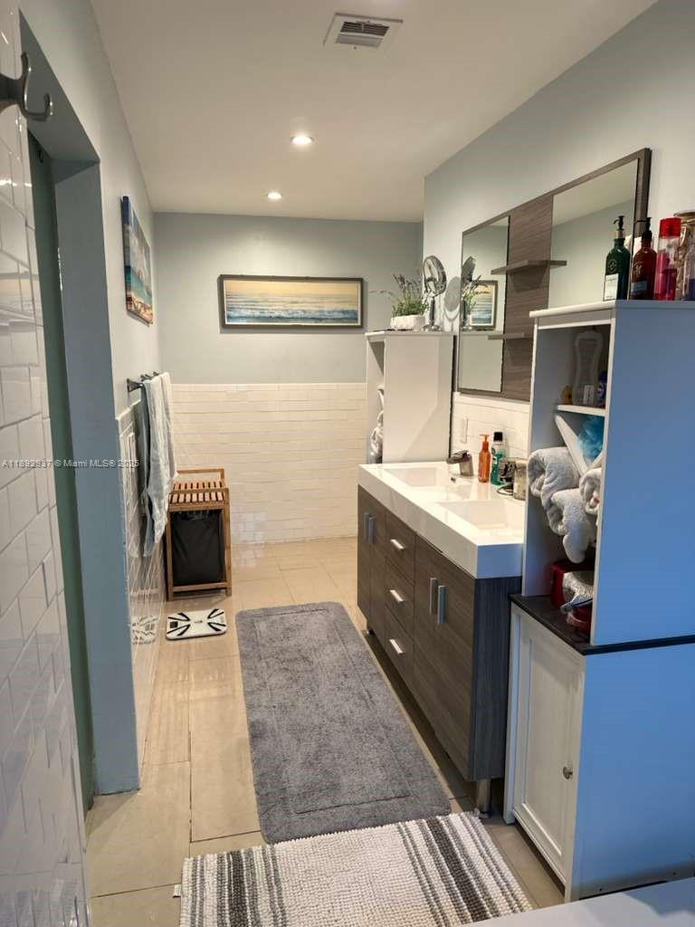 14716 Southwest 111th Terrace Miami, FL 33196 - Photo 28 of 30 a room with a washer and dryer