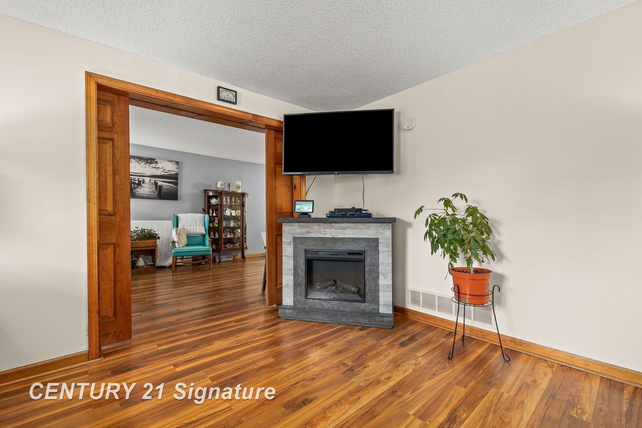 415 East Washington Road Freeland, MI 48623 - Photo 16 of 36 Family Room Area