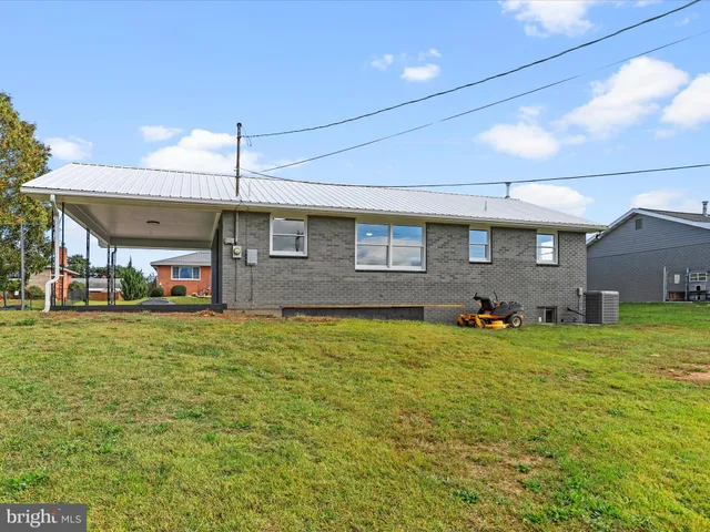a house view with a outdoor space