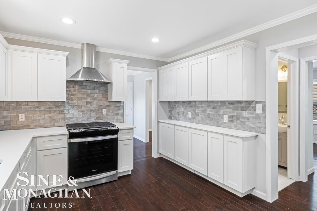 101 Mapleton Road Grosse Pointe, MI 48236 - Photo 6 of 28 50119215-5.JPG
