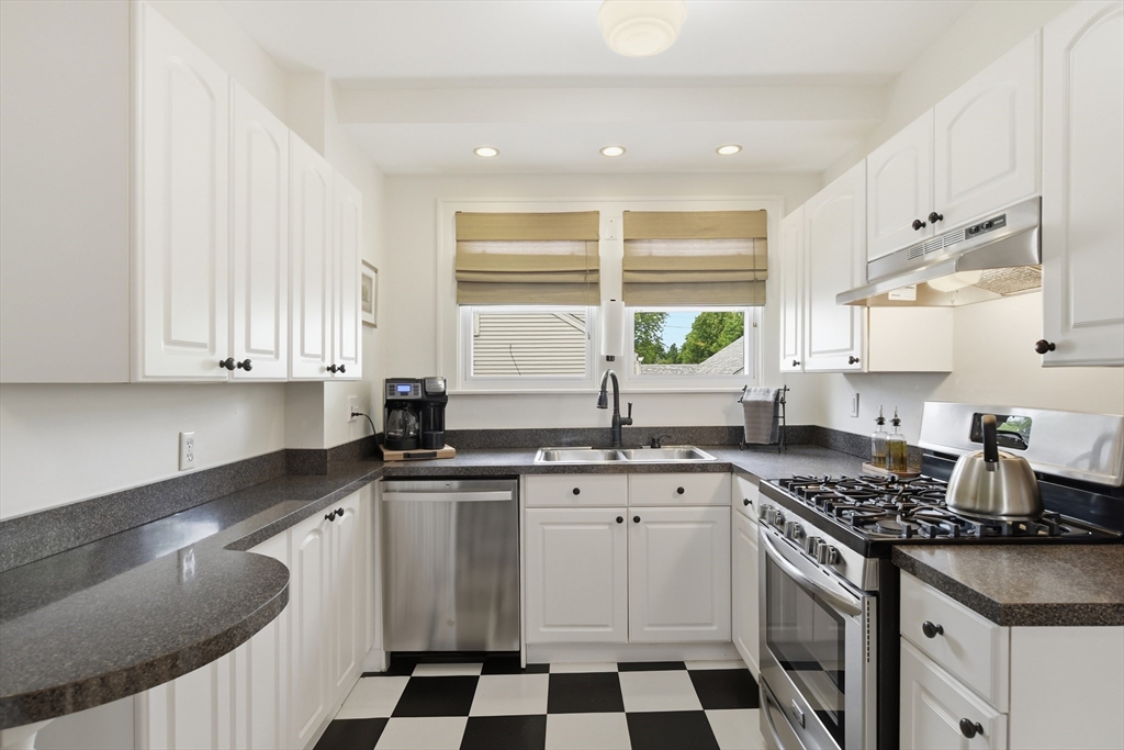 15 Ripley Street Wilbraham, MA 01095 - Photo 4 of 41