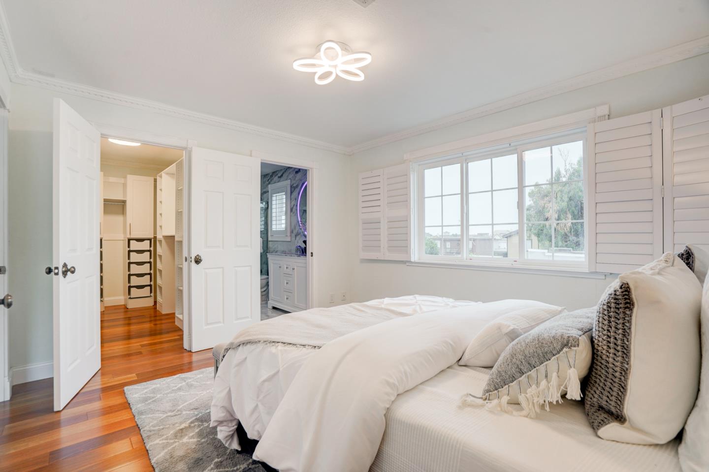 350 Buckingham Way Pacifica, CA 94044 - Photo 37 of 68 a spacious bedroom with a bed and a window