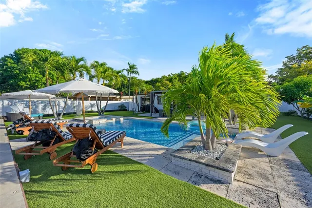 a view of a small yard in front of a house