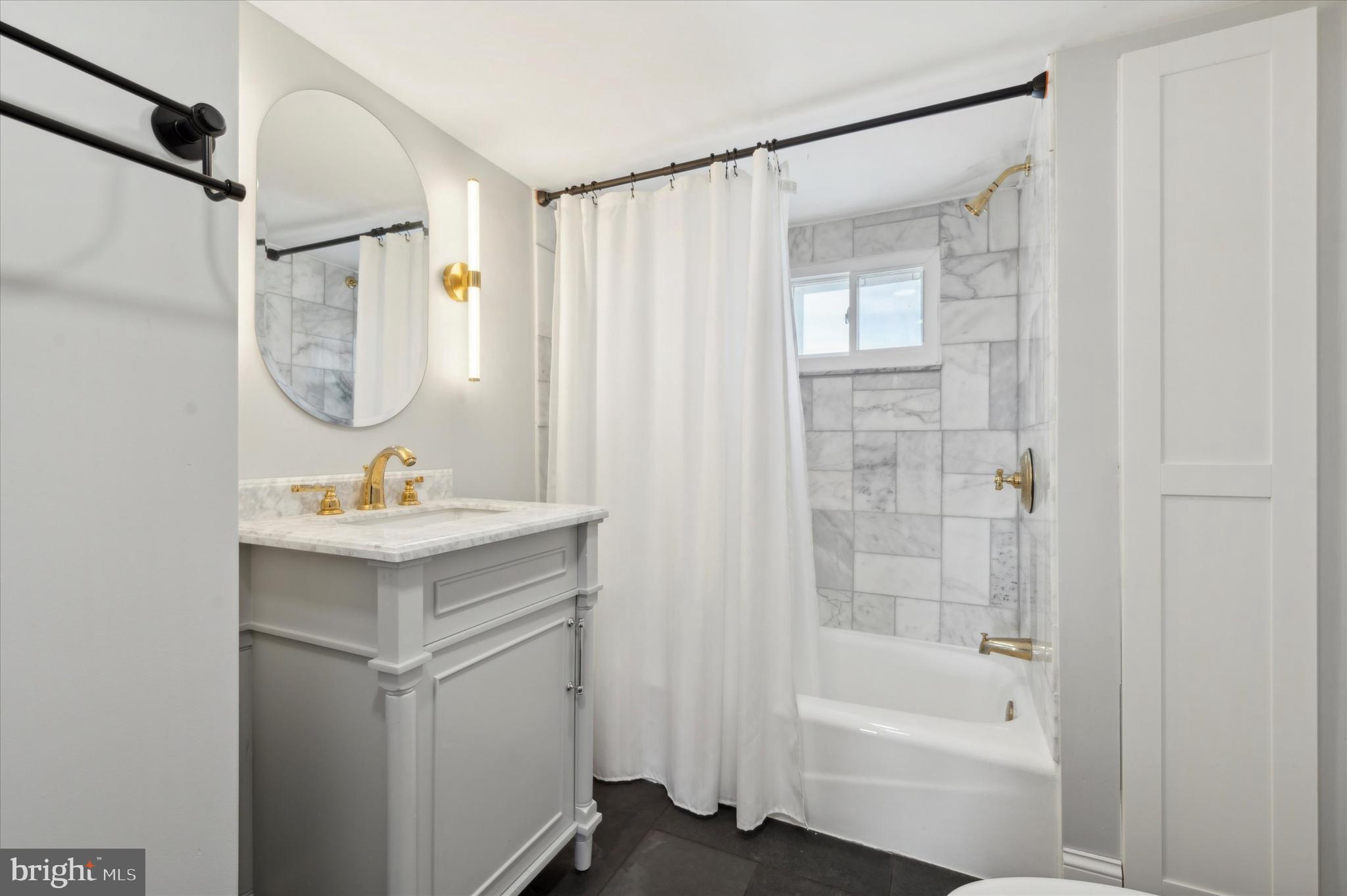 1415 Tasker Street Philadelphia, PA 19145 - Photo 24 of 27 Exciting Third Floor Bath With Gold Brass
