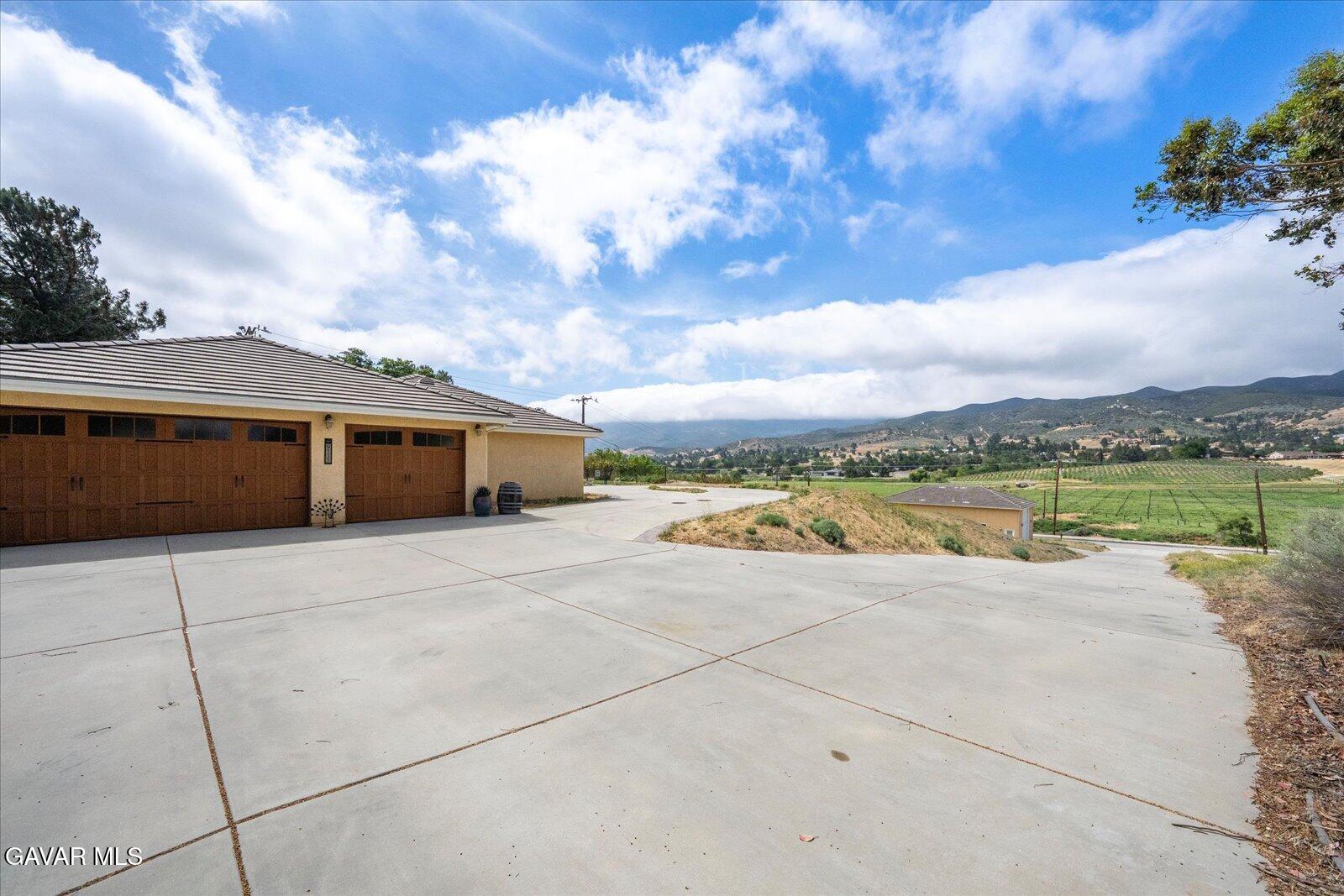 9115 Elizabeth Lake Road Leona Valley, CA 93551 - Photo 22 of 49 29-Patio