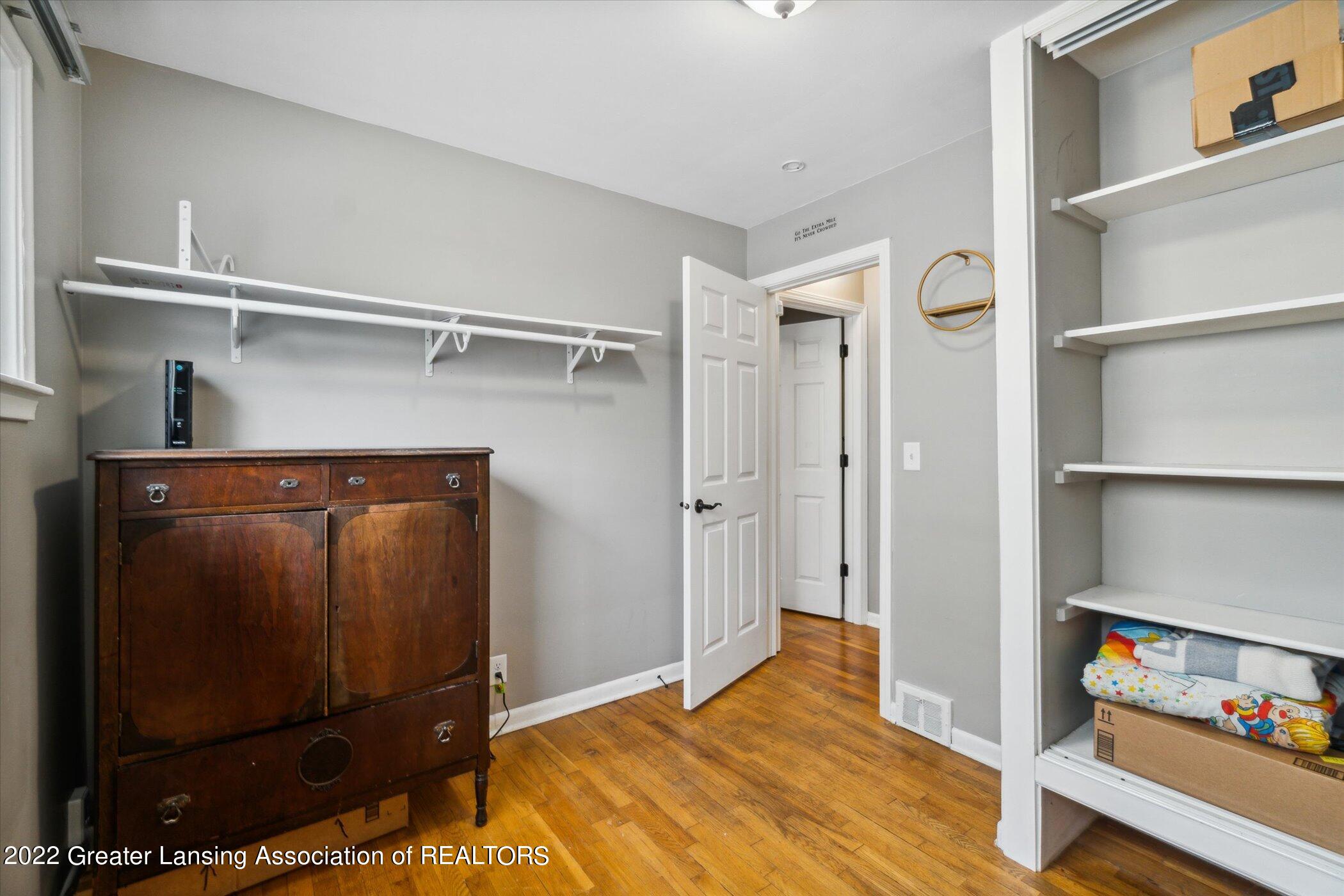 2800 Chatham Road Lansing, MI 48910 - Photo 22 of 35 22-Chatham Rd Lansing, MI 48910_windows