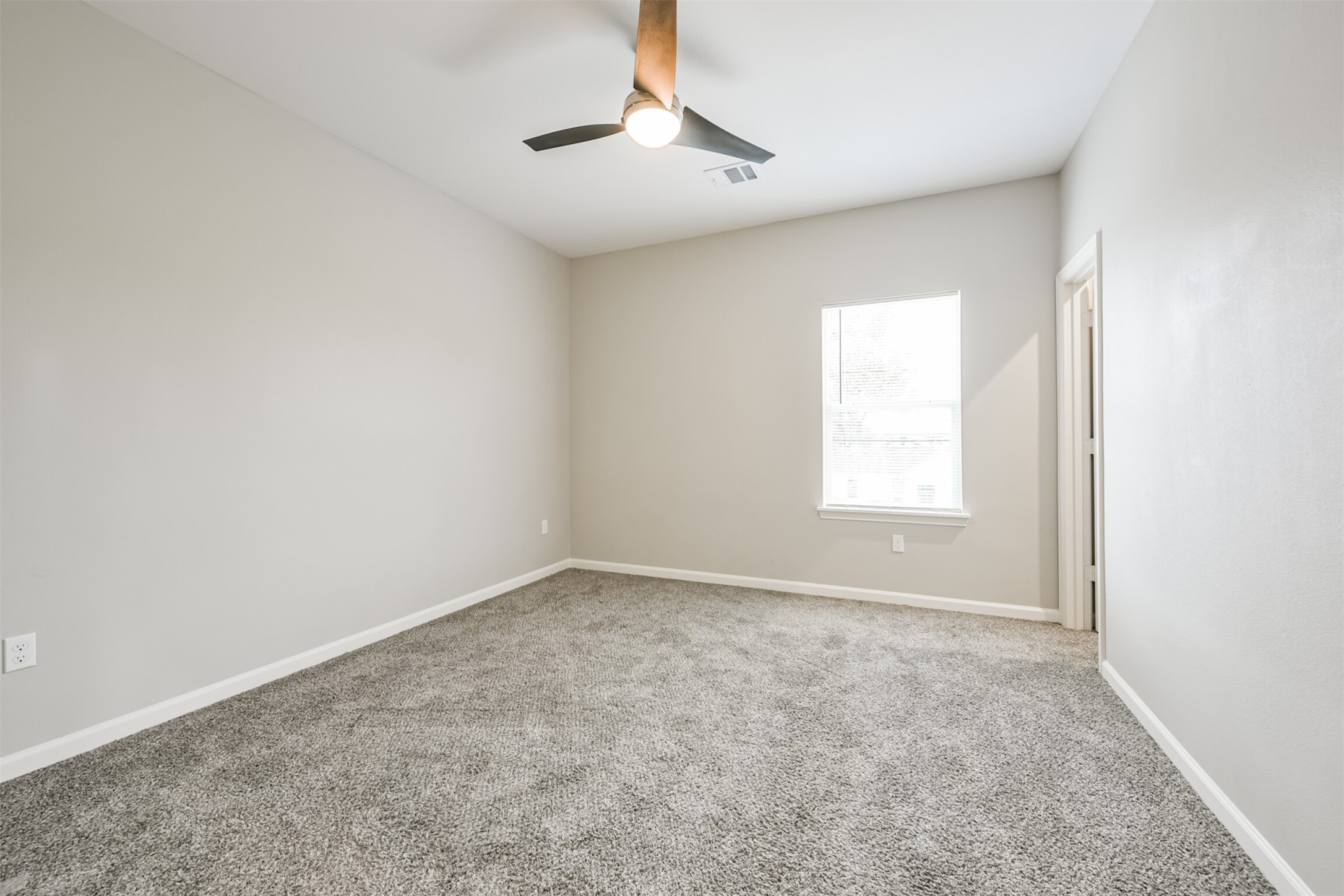 4405 Mallow Street Houston, TX 77051 - Photo 14 of 21 an empty room with a empty space and a window