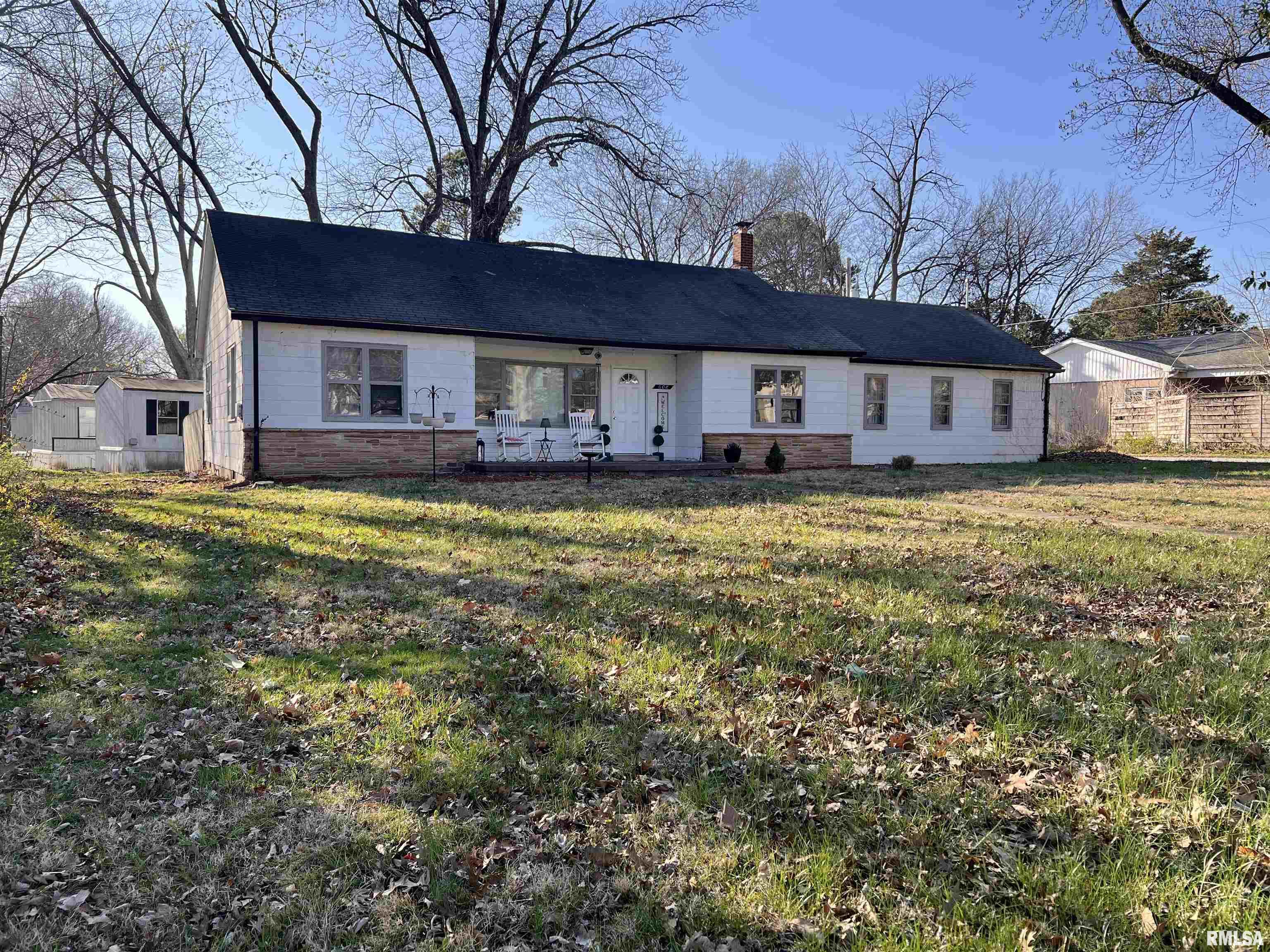608 North Oakland Avenue Carbondale, IL 62901 - Photo 1 of 32