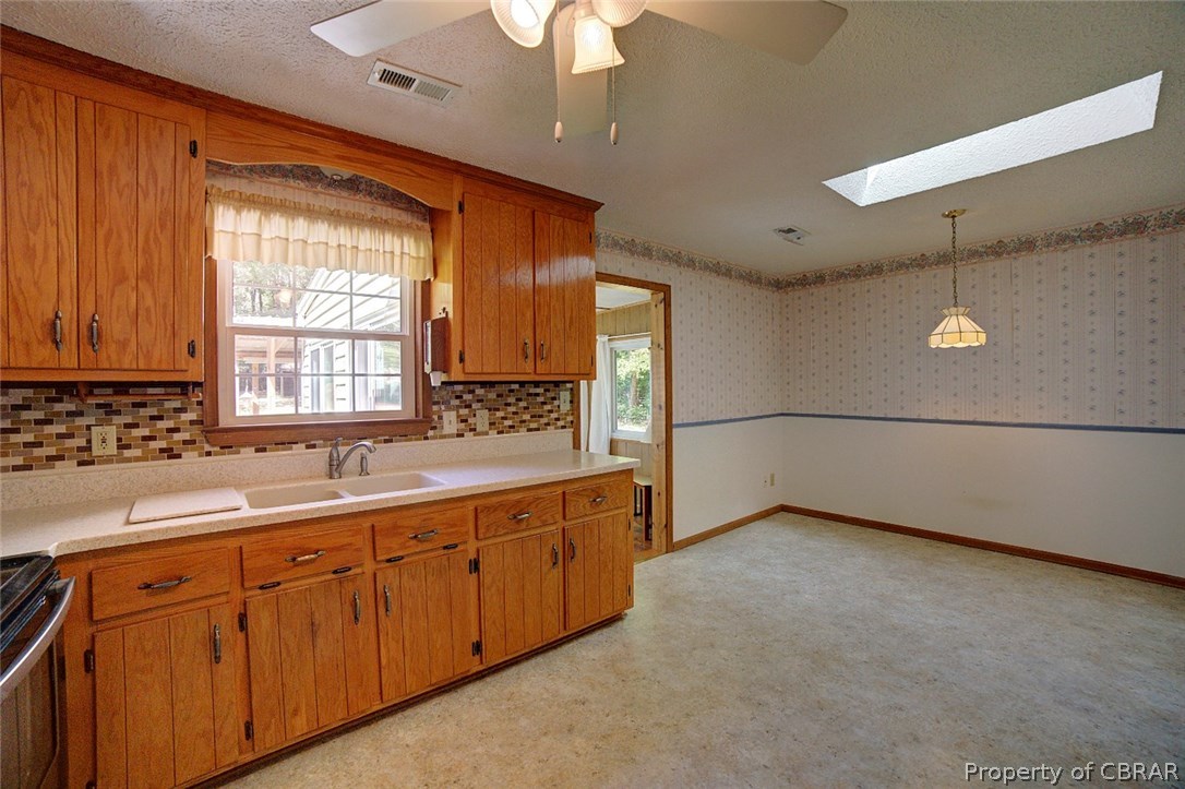 10422 Figg Shop Road Gloucester, VA 23061 - Photo 8 of 33 Kitchen with Dining Area