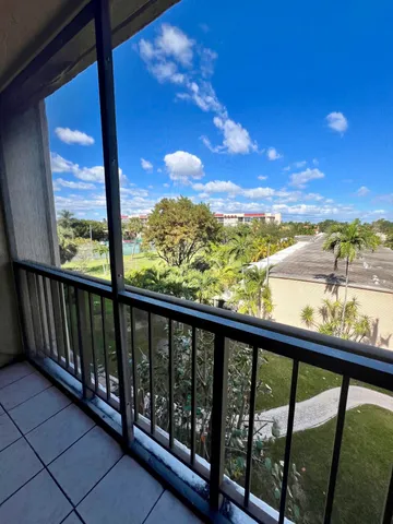 $1,700 | 2101 Atlantic Shores Boulevard, Unit 418, Hallandale Beach, FL 33009