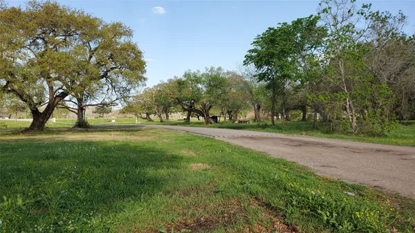 $95,000 | 105 Country Oaks Street, Brazoria, TX 77422